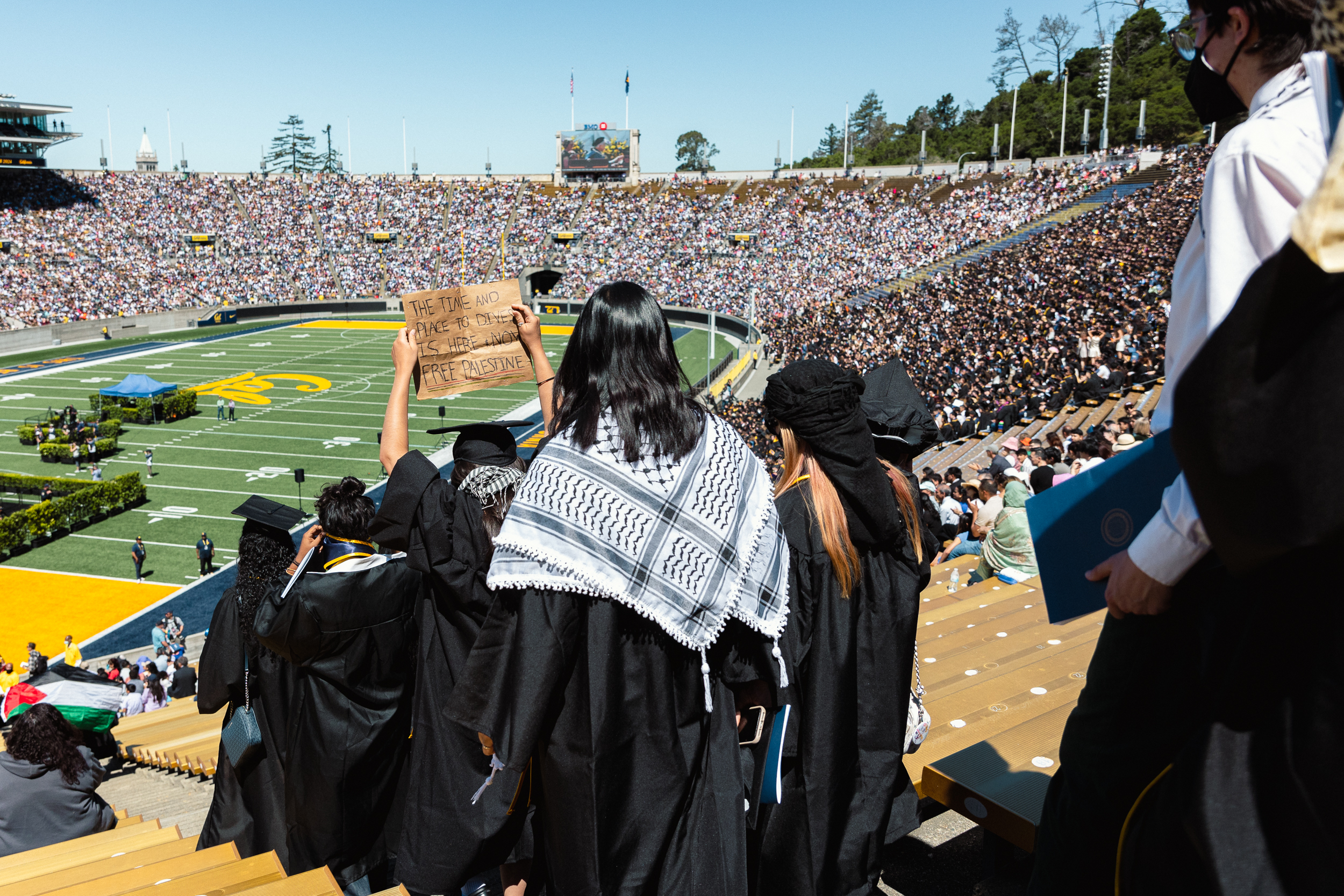 Gaza protest draws hundreds of students at Cal graduation, image size:2500x1667