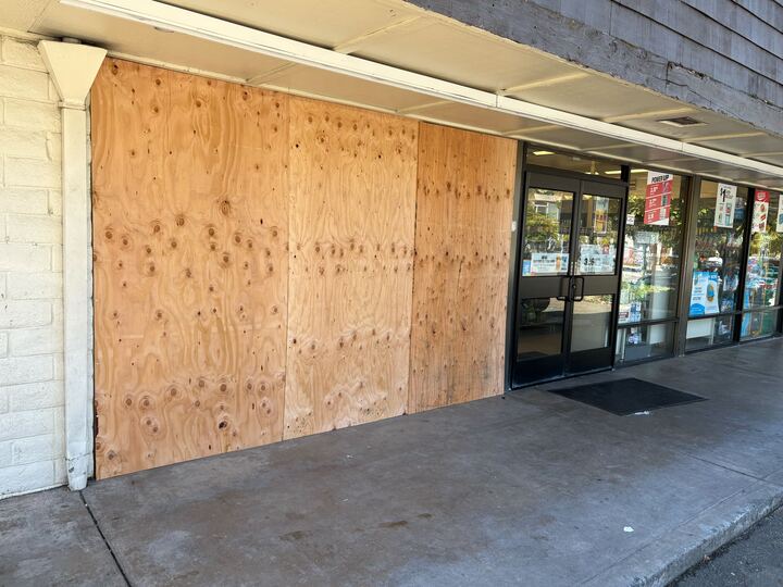 ATM thieves smash into Southside Berkeley 7-Eleven with pickup truck