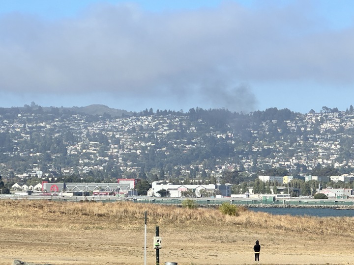 Berkeley Hills house fire shuts down Arlington Avenue
