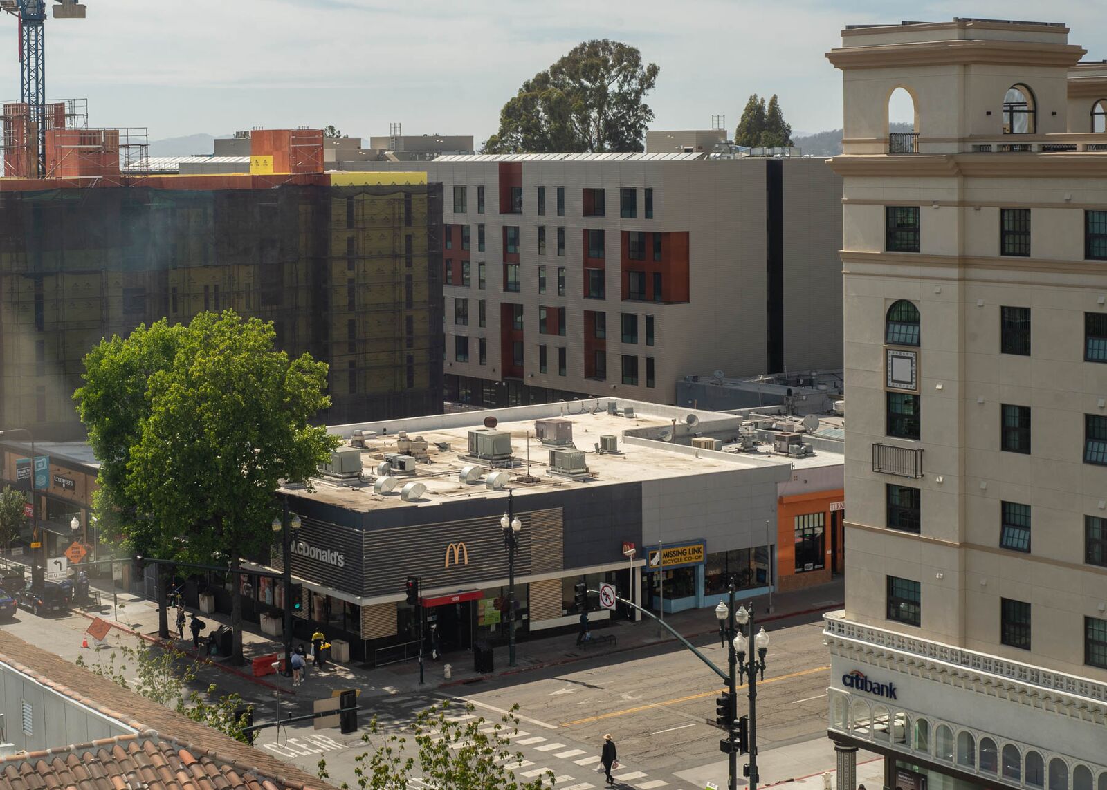 Person found at busy downtown Berkeley intersection dies, police investigating